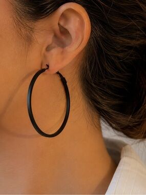 Black Hoop Earrings - Sleek Women's Fashion Hoops